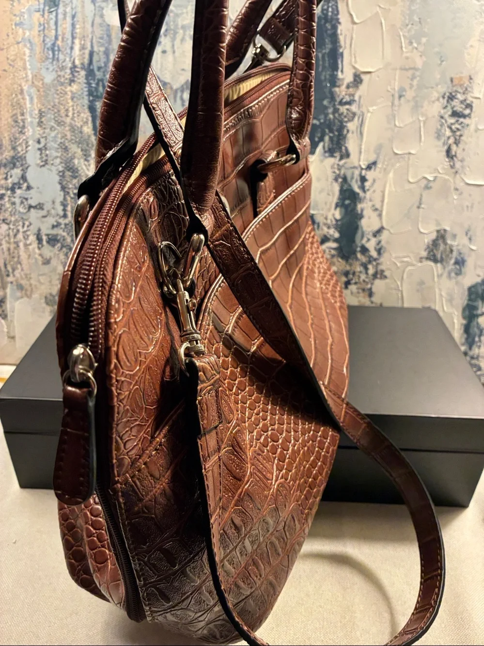 NWOT GianiBernini Elegant Brown Croc-Embossed Leather Satchel - Designer Style
